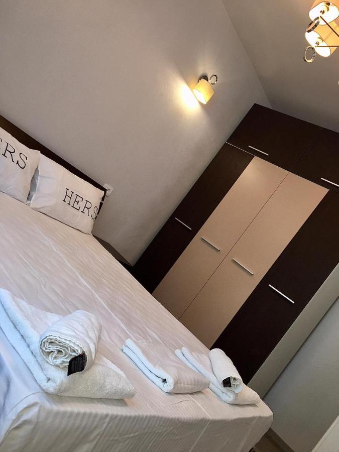 Modern Apartament Central Old Town Braşov Esterno foto