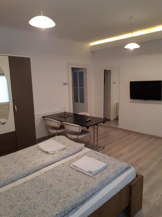Modern Apartament Central Old Town Braşov Esterno foto